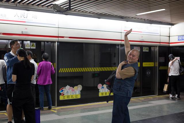 百度胖老师吧上海市公安局轨道交通分局石宇玉老师求救 微信抖音快手百度贴吧百科图片视 频知道搜索上海胖老 ...